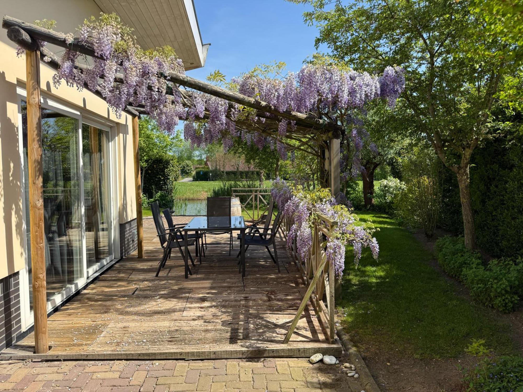 Spacious Comfort Villa Vera With Hottub Zeewolde Bagian luar foto